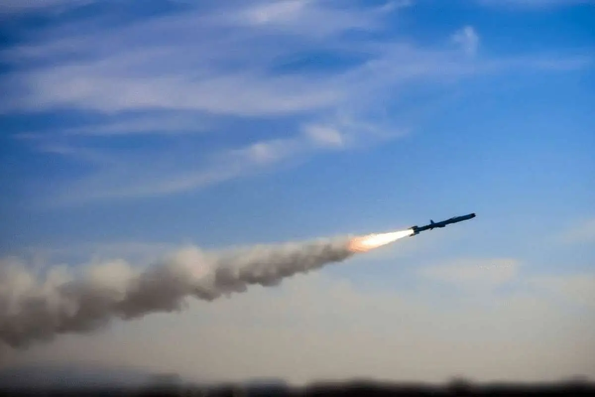 شلیک همزمان موشک‌های بالستیک و کروز سپاه در رزمایش اقتدار