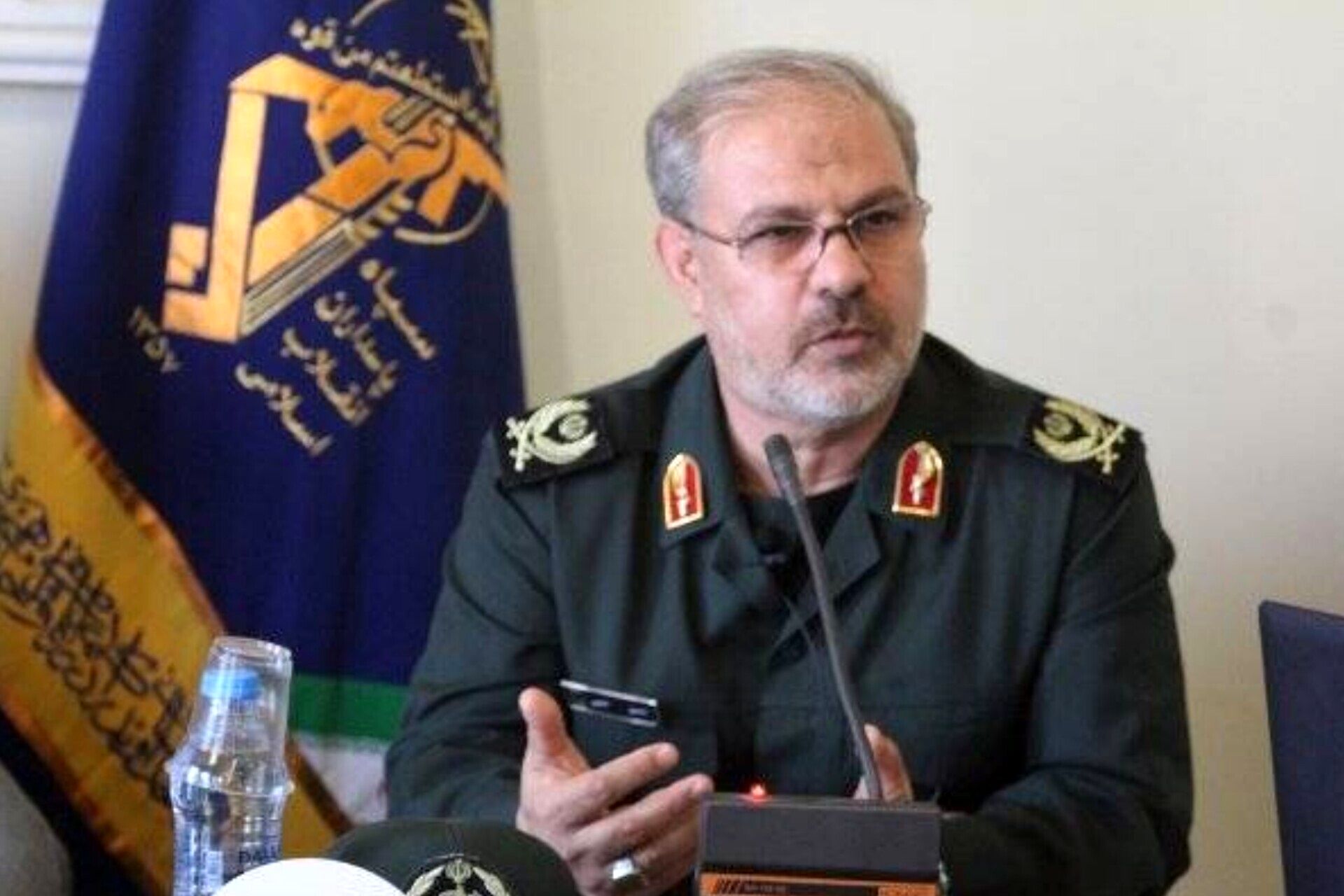 سخنگوی سپاه: اگر دشمن خواهان پایان این وضعیت است، باید ضمن توقف کامل جنگ، از تهدید مجدد دست بکشد، رژیم صهیونیستی از لبنان عقب‌نشینی کند، محاصره یمن پایان یابد، ۲۴ میلیارد دلار دارایی ایران آزاد شود و از مداخله در توان هسته‌ای و موشکی ما دست برداشته شود
